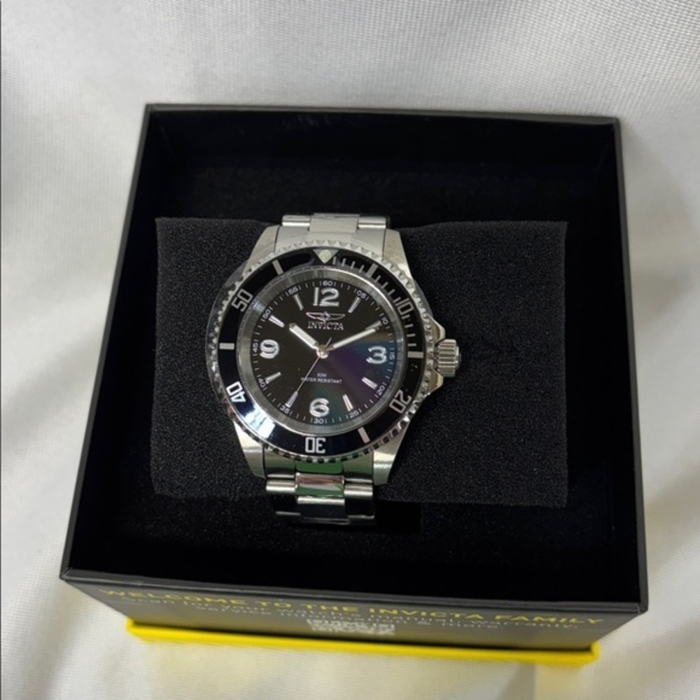 Invicta  Pro Diver Automatic  50 m water resistant Silver and black watch